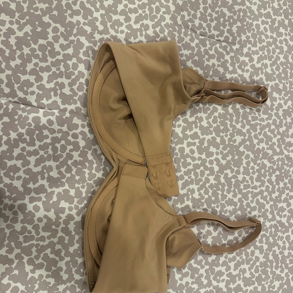 SKIMS fits everybody Tan Bra - Picture 2 of 5